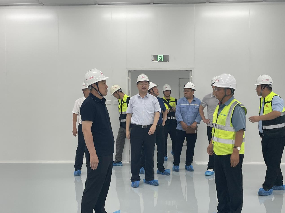 董事長一行視察西安彩晶建設(shè)項目