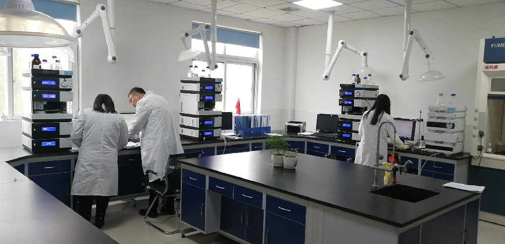 82-產業(yè)園液相實驗室工作現場.jpg